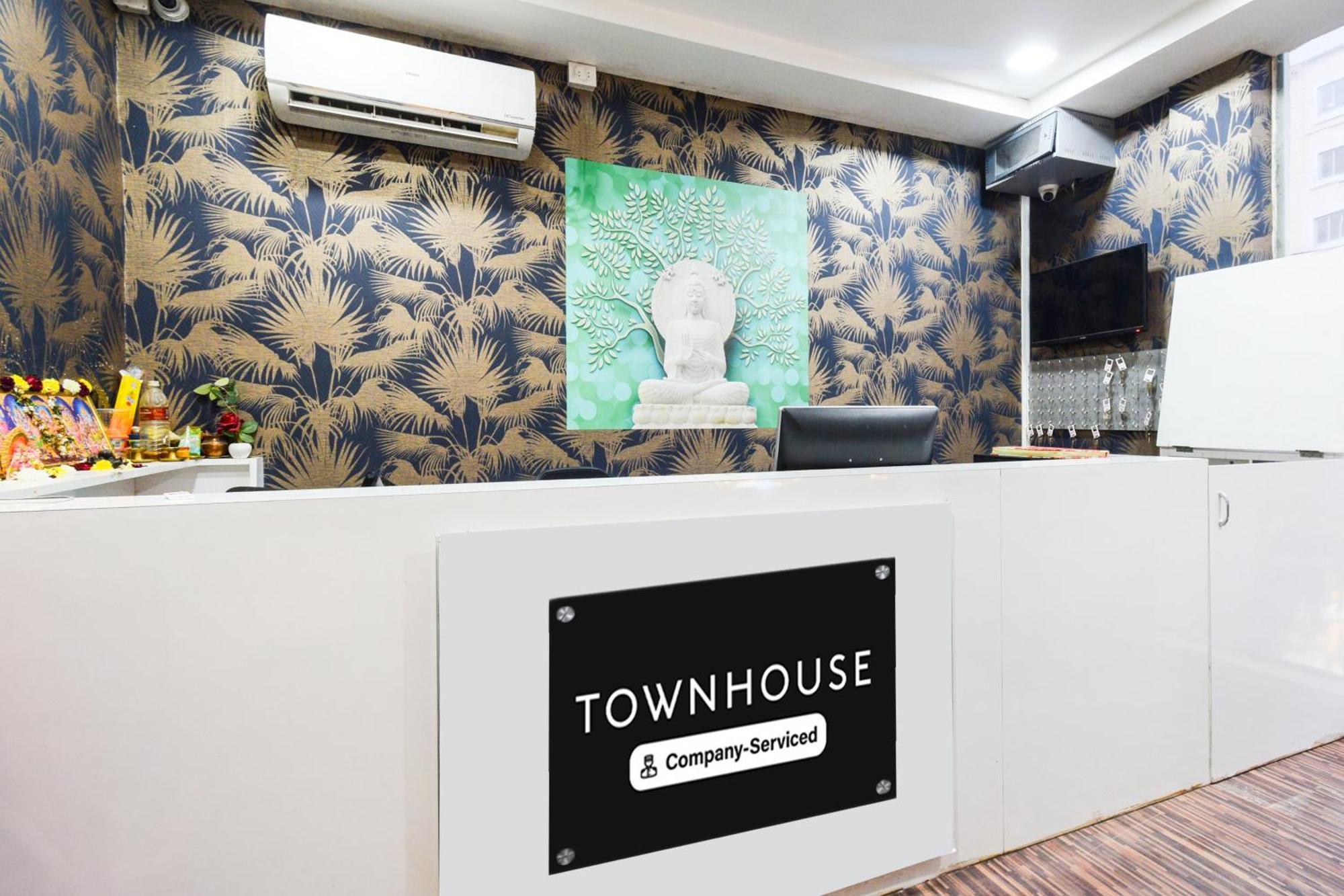 Super Townhouse Madhapur 100 Feet Road Formerly Jkc Grand Hyderabad Exterior foto